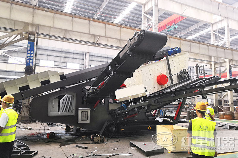 用戶來廠參觀移動破碎機，大力贊賞紅星品質